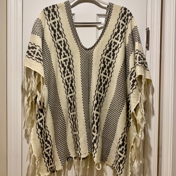 Altar’d State patterned poncho - Picture 1 of 3